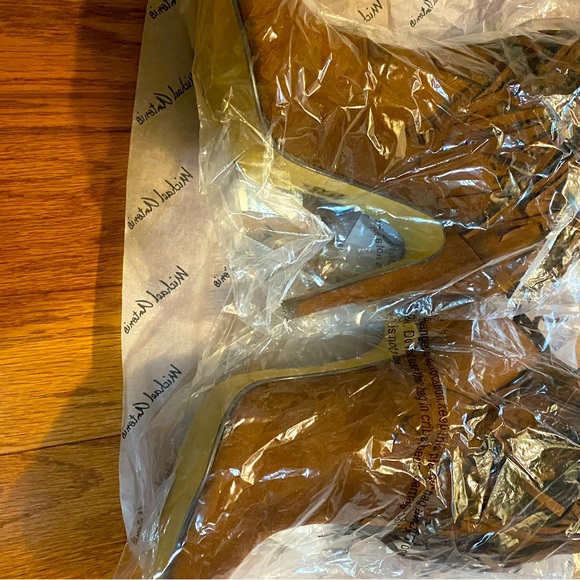 MICHAEL ANTONIO BOOTIES - Picture 5 of 5